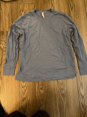 Lululemon women’s Long-Sleeve Crewneck Shirt in Blue